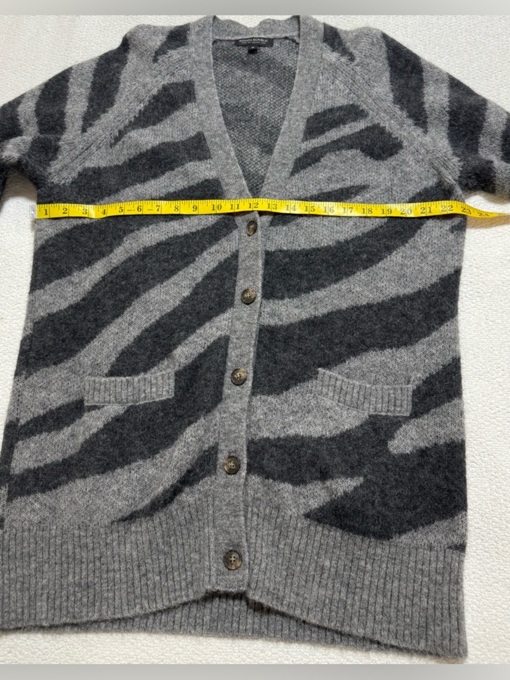 Banana Republic Sz M oversized grey/black alpaca blend zebra-print knit cardigan - Picture 9 of 13